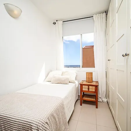 Apartman Cozy Near The Sea With Private Parking