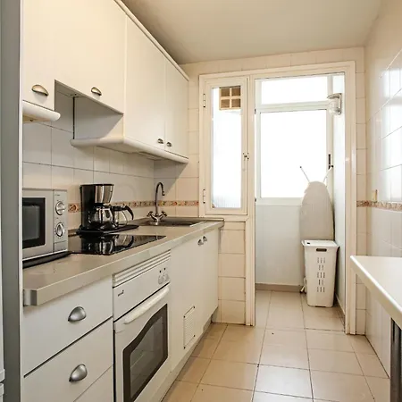 Cozy Near The Sea With Private Parking