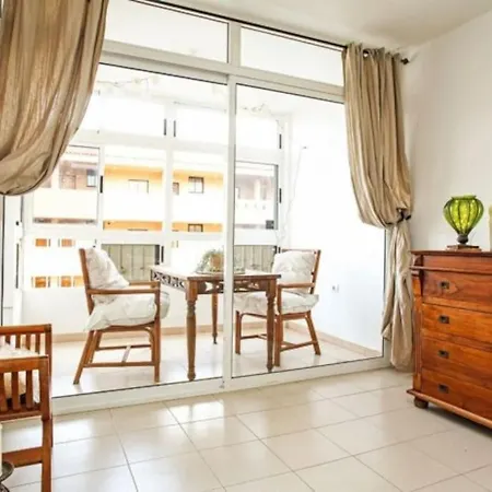 Apartment Cozy Near The Sea With Private Parking