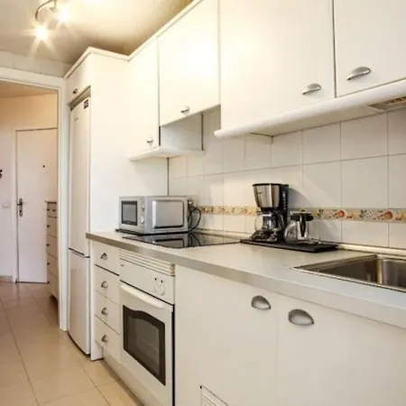Cozy Near The Sea With Private Parking *