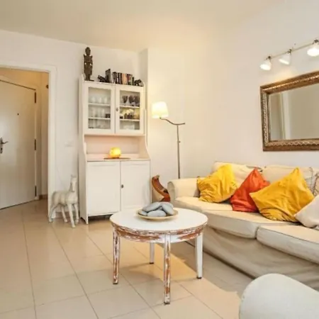 Cozy Near The Sea With Private Parking Apartment