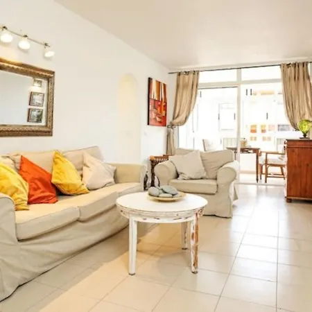 Cozy Near The Sea With Private Parking Apartment