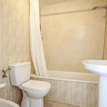 Apartment Cozy Near The Sea With Private Parking