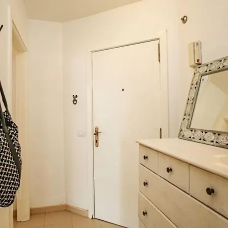 Cozy Near The Sea With Private Parking Apartment