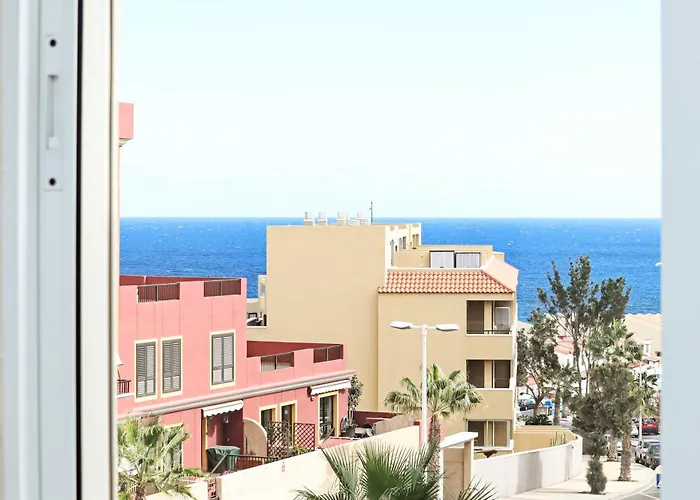 Cozy Near The Sea With Private Parking Apartment