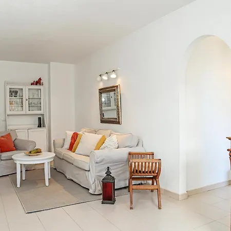 Cozy Near The Sea With Private Parking דירה