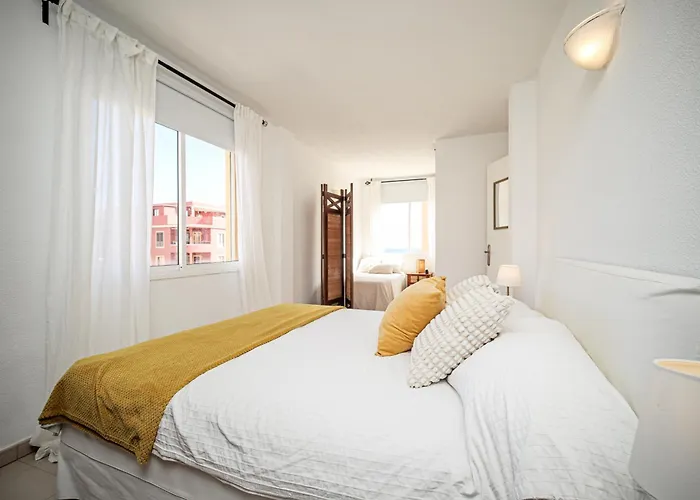 Cozy Near The Sea With Private Parking