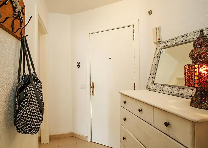 Apartamento Cozy Near The Sea With Private Parking *