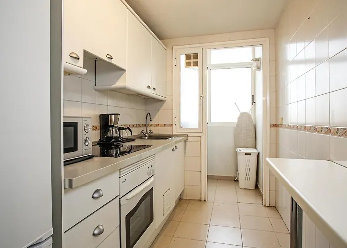 Cozy Near The Sea With Private Parking